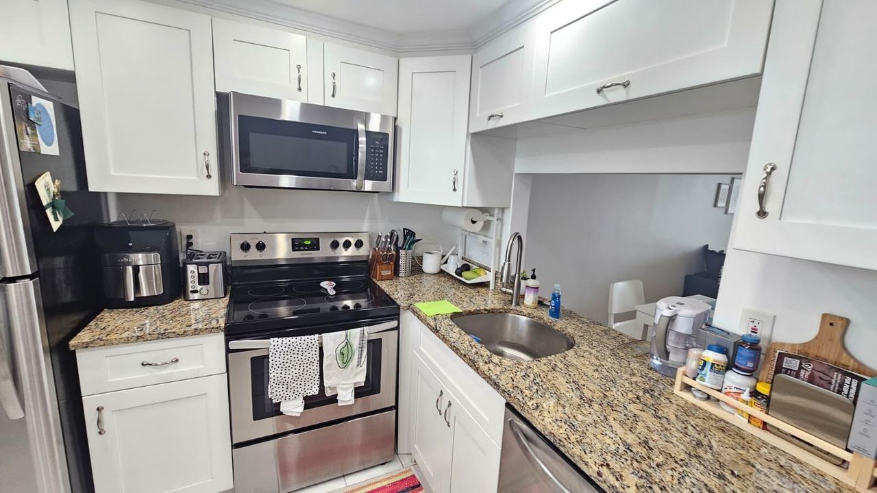 9235 Lagoon_KITCHEN1