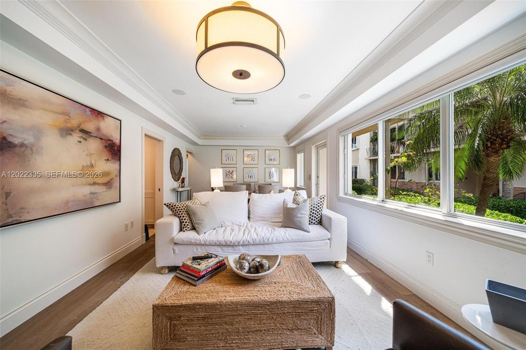 For Sale: $449,000 (1 beds, 1 baths, 664 Square Feet)