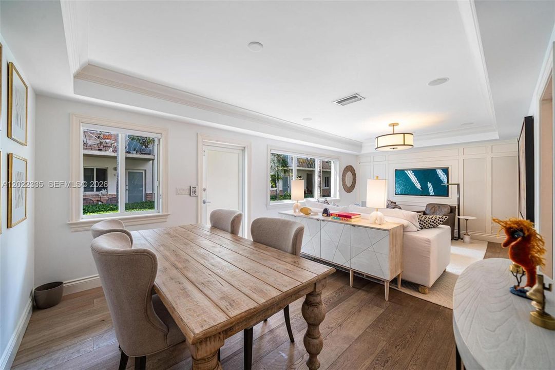 For Sale: $449,000 (1 beds, 1 baths, 664 Square Feet)