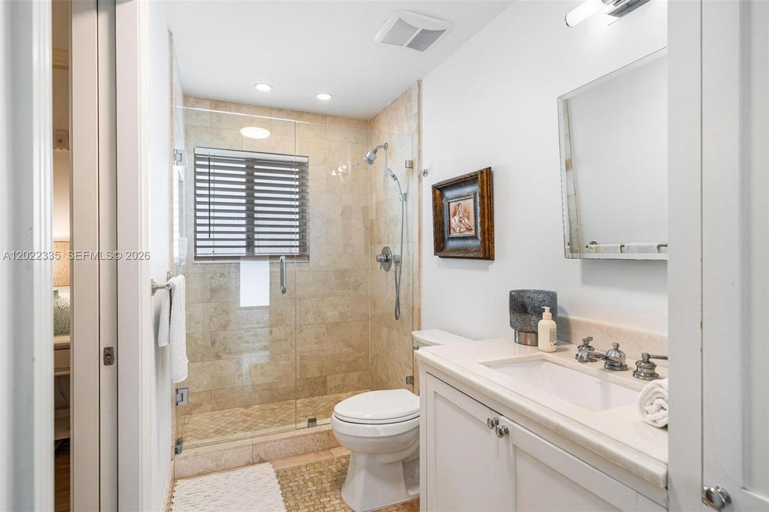 For Sale: $449,000 (1 beds, 1 baths, 664 Square Feet)