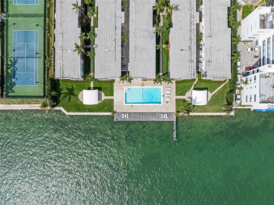 For Sale: $449,000 (1 beds, 1 baths, 664 Square Feet)
