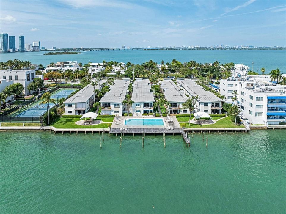 For Sale: $449,000 (1 beds, 1 baths, 664 Square Feet)
