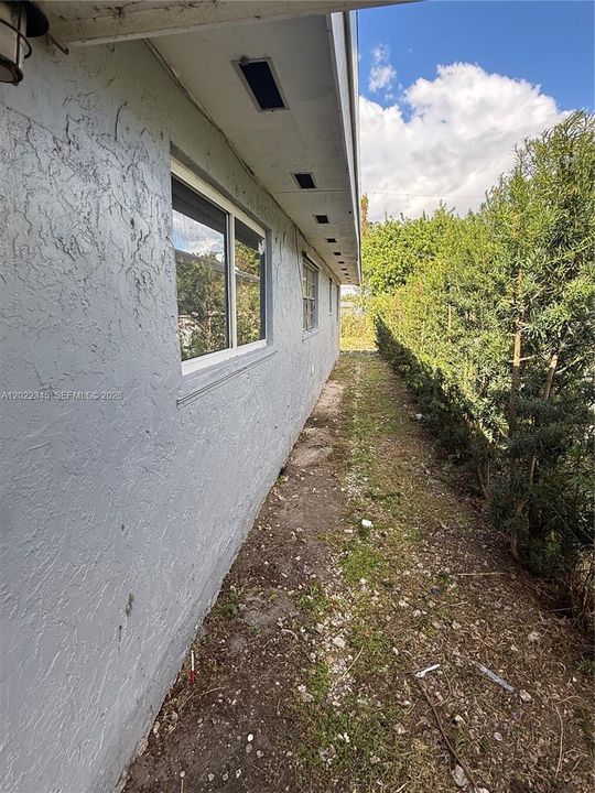 For Rent: $3,600 (4 beds, 2 baths, 1790 Square Feet)