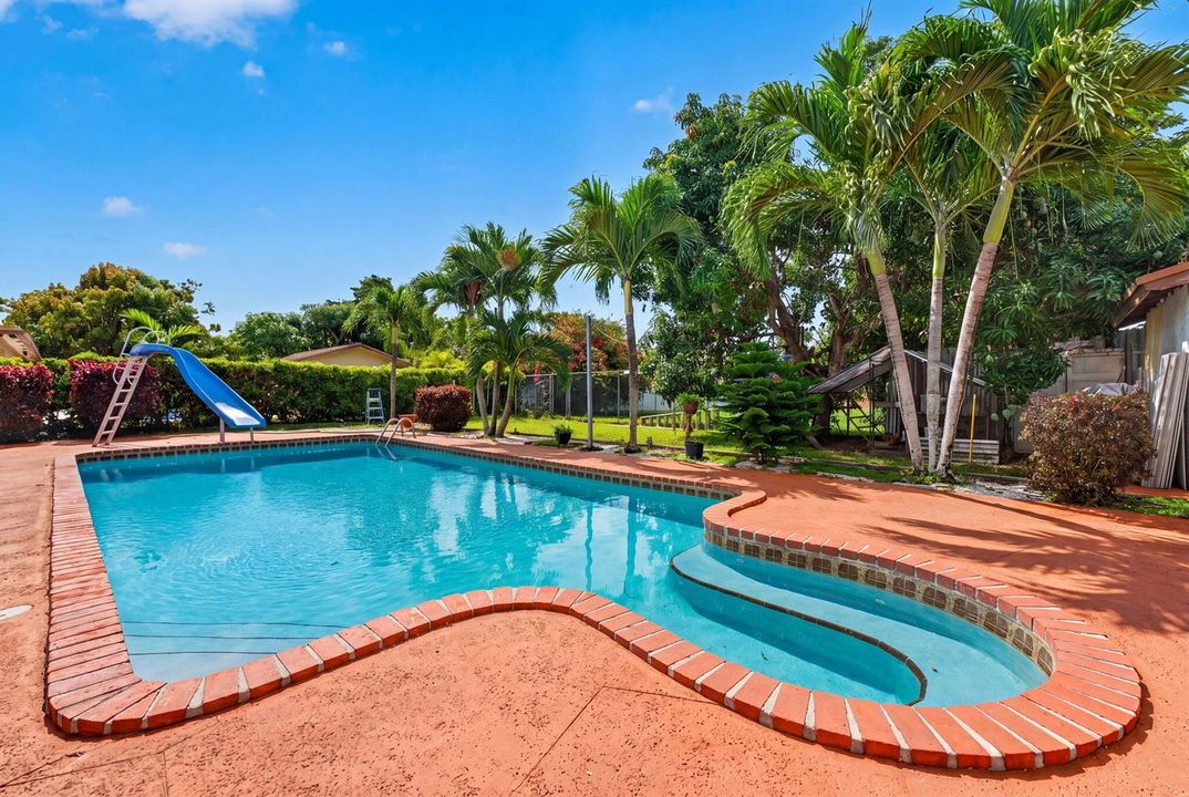 5-web-or-mls-Exterior_DSC04578_hf4k