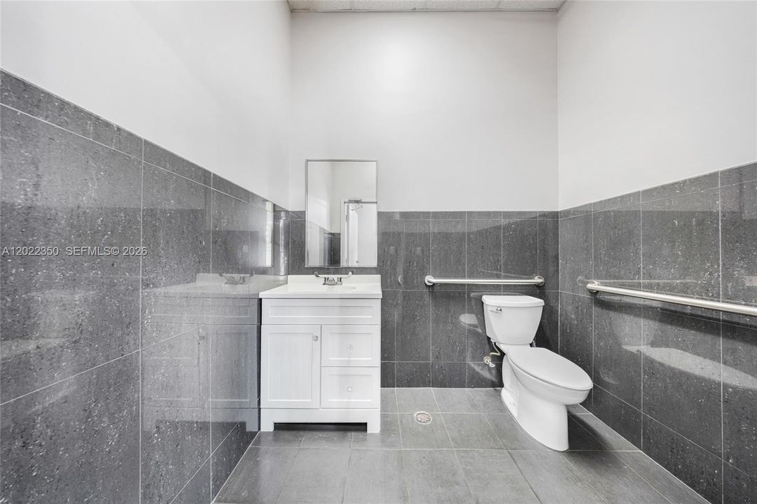 В аренду: $4,000 (0 спален, 0 ванн, 0 Квадратных фут)