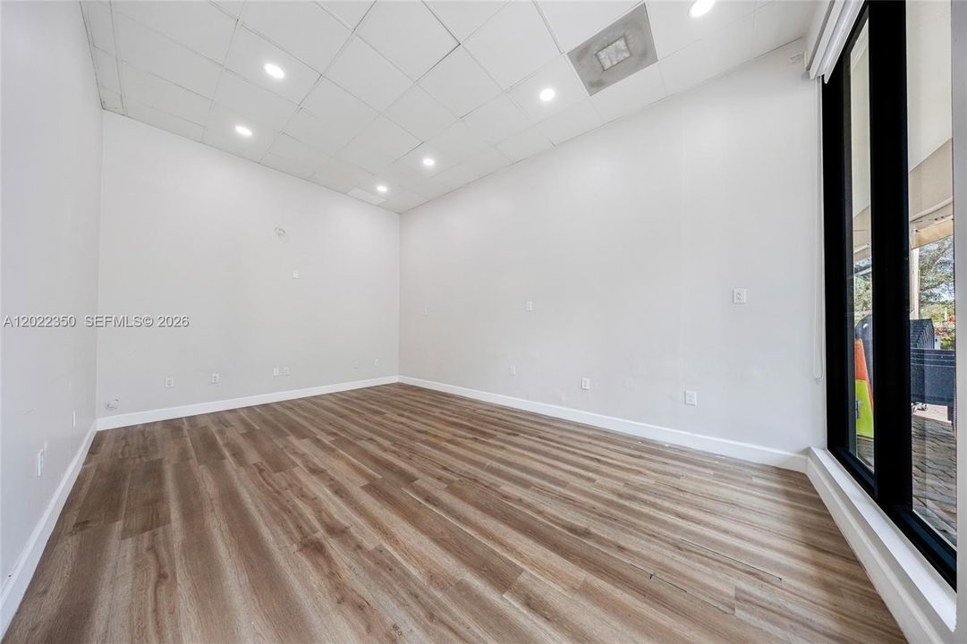 В аренду: $4,000 (0 спален, 0 ванн, 0 Квадратных фут)