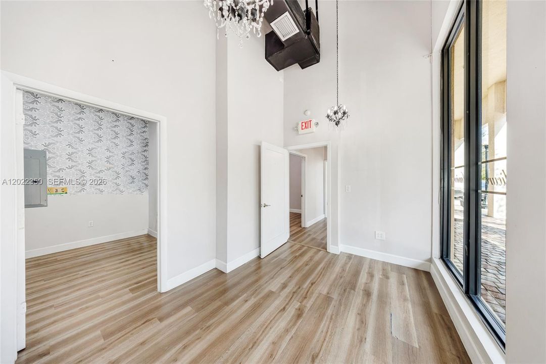 В аренду: $4,000 (0 спален, 0 ванн, 0 Квадратных фут)