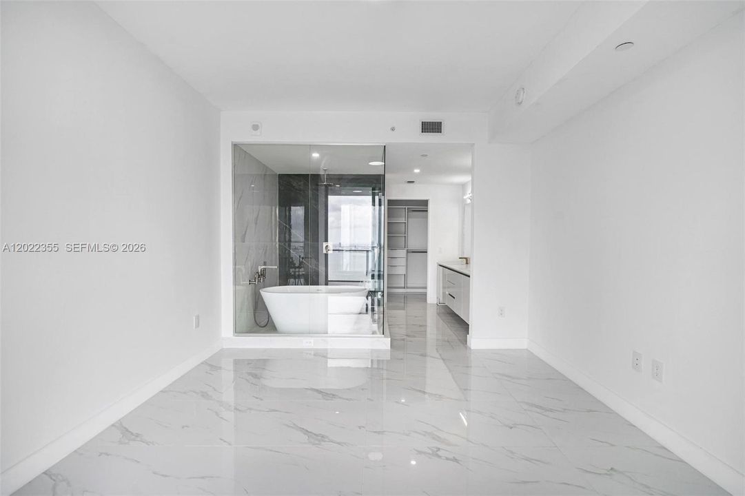 Active With Contract: $6,500 (1 beds, 2 baths, 0 Square Feet)