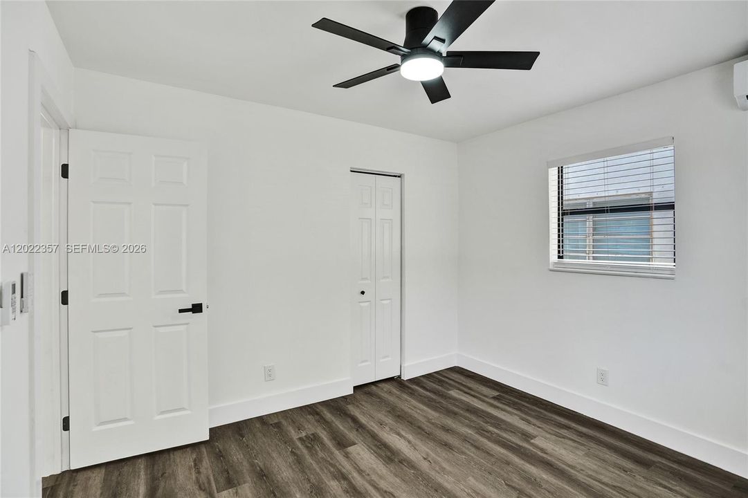 待售: $349,999 (2 贝兹, 1 浴室, 750 平方英尺)