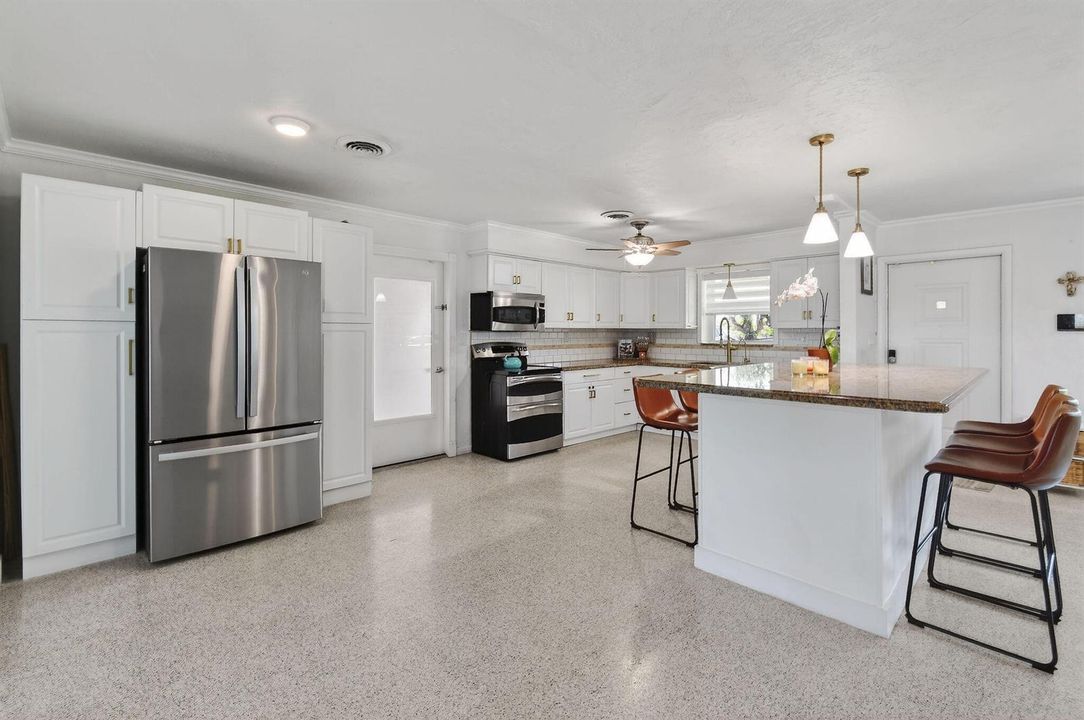 Kitchen / Stainless appliances