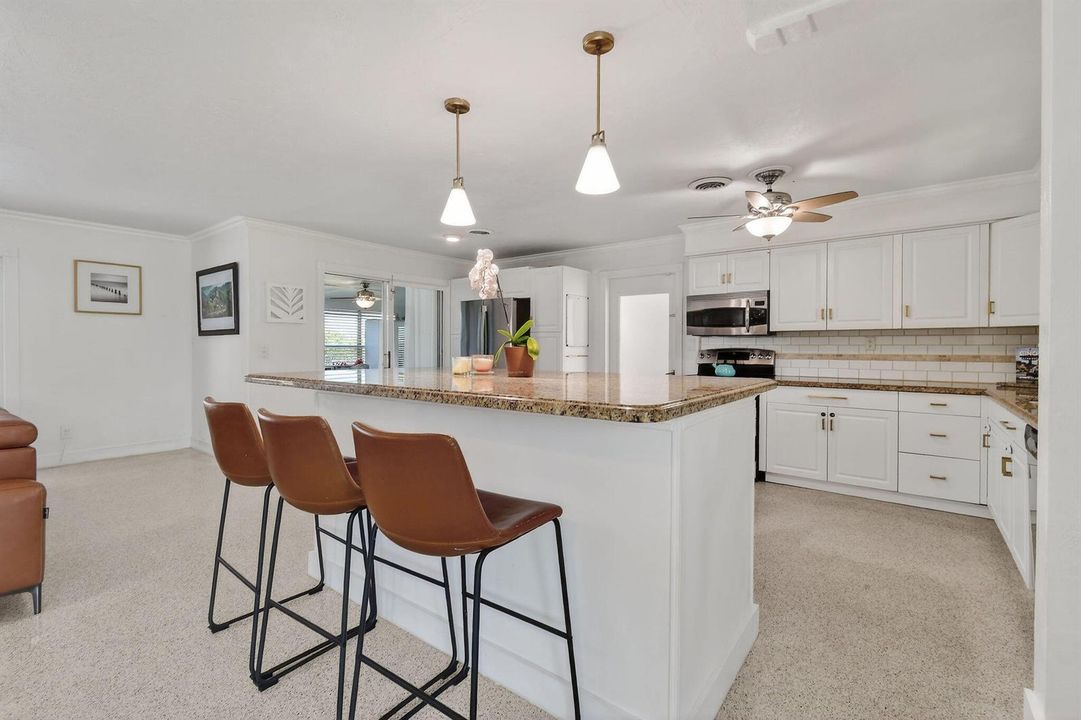 Kitchen / Island Sitting
