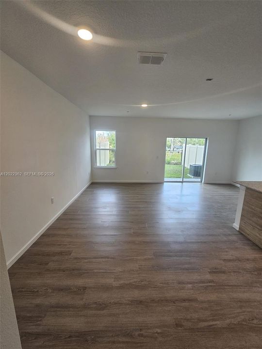 В аренду: $2,390 (3 спален, 2 ванн, 1687 Квадратных фут)
