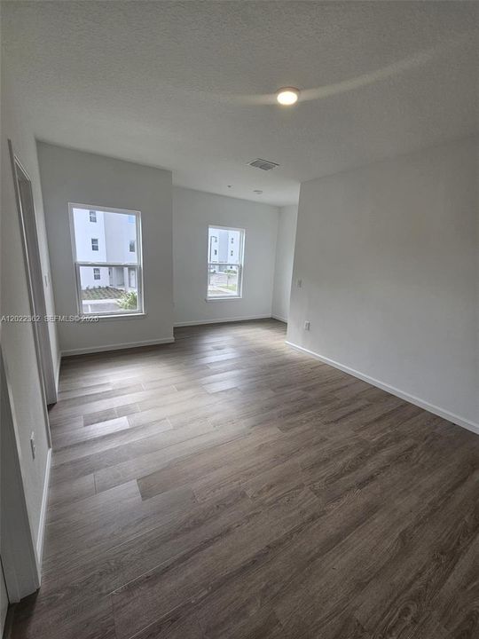В аренду: $2,390 (3 спален, 2 ванн, 1687 Квадратных фут)