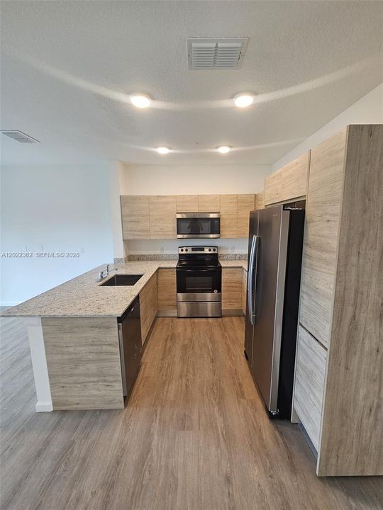 В аренду: $2,390 (3 спален, 2 ванн, 1687 Квадратных фут)