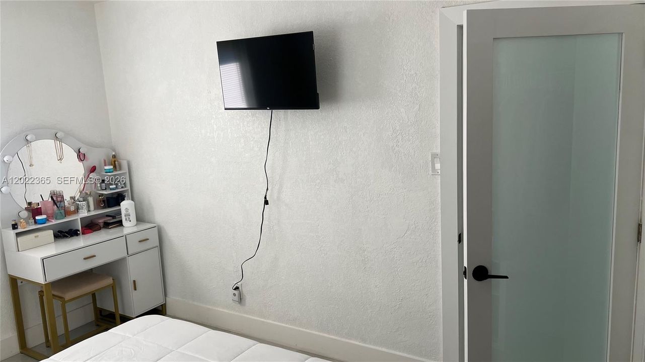 For Rent: $2,700 (2 beds, 1 baths, 750 Square Feet)