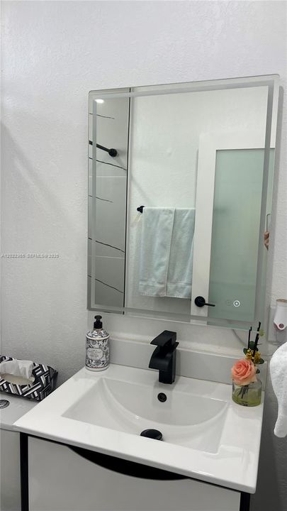For Rent: $2,700 (2 beds, 1 baths, 750 Square Feet)