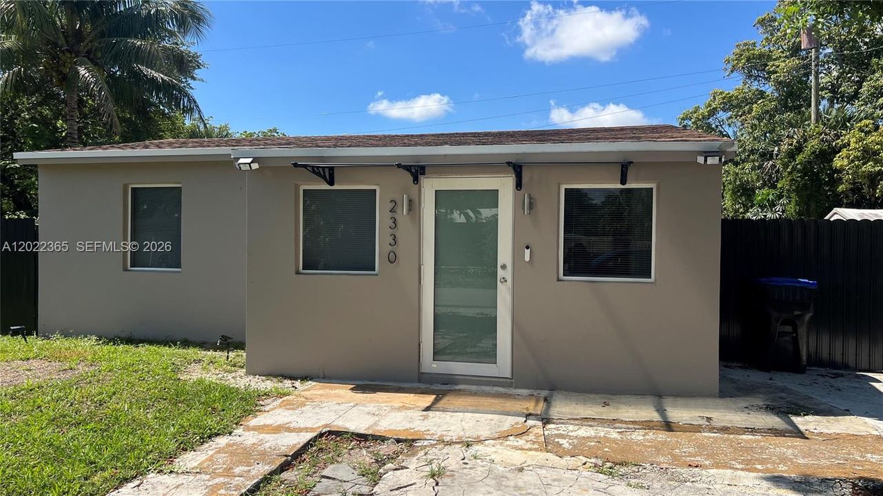 For Rent: $2,700 (2 beds, 1 baths, 750 Square Feet)