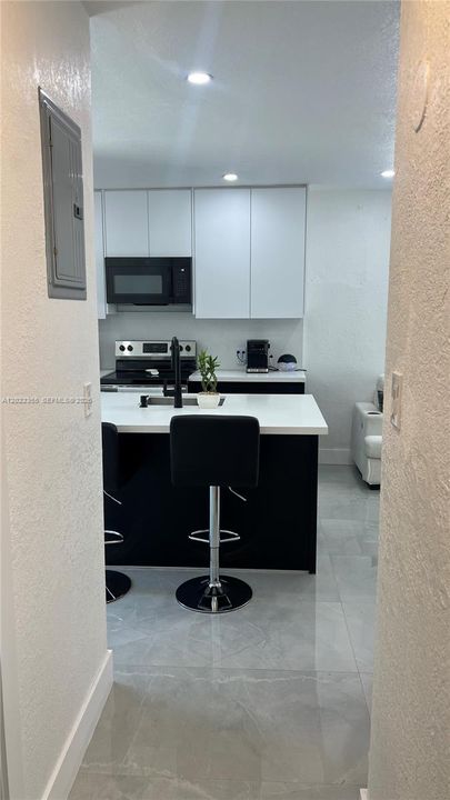 For Rent: $2,700 (2 beds, 1 baths, 750 Square Feet)