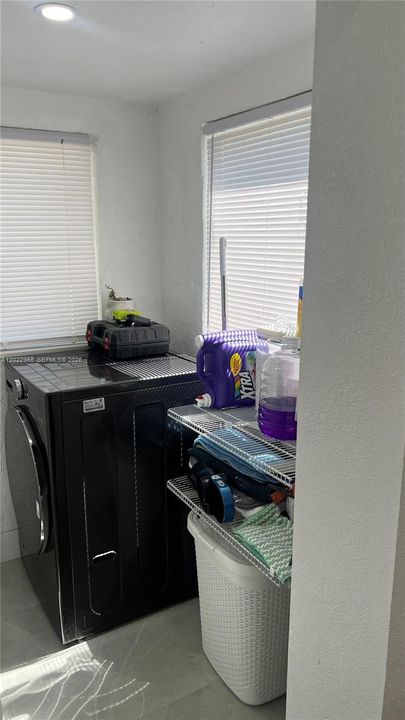 For Rent: $2,700 (2 beds, 1 baths, 750 Square Feet)