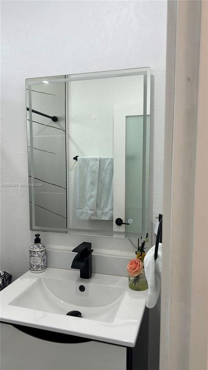 For Rent: $2,700 (2 beds, 1 baths, 750 Square Feet)