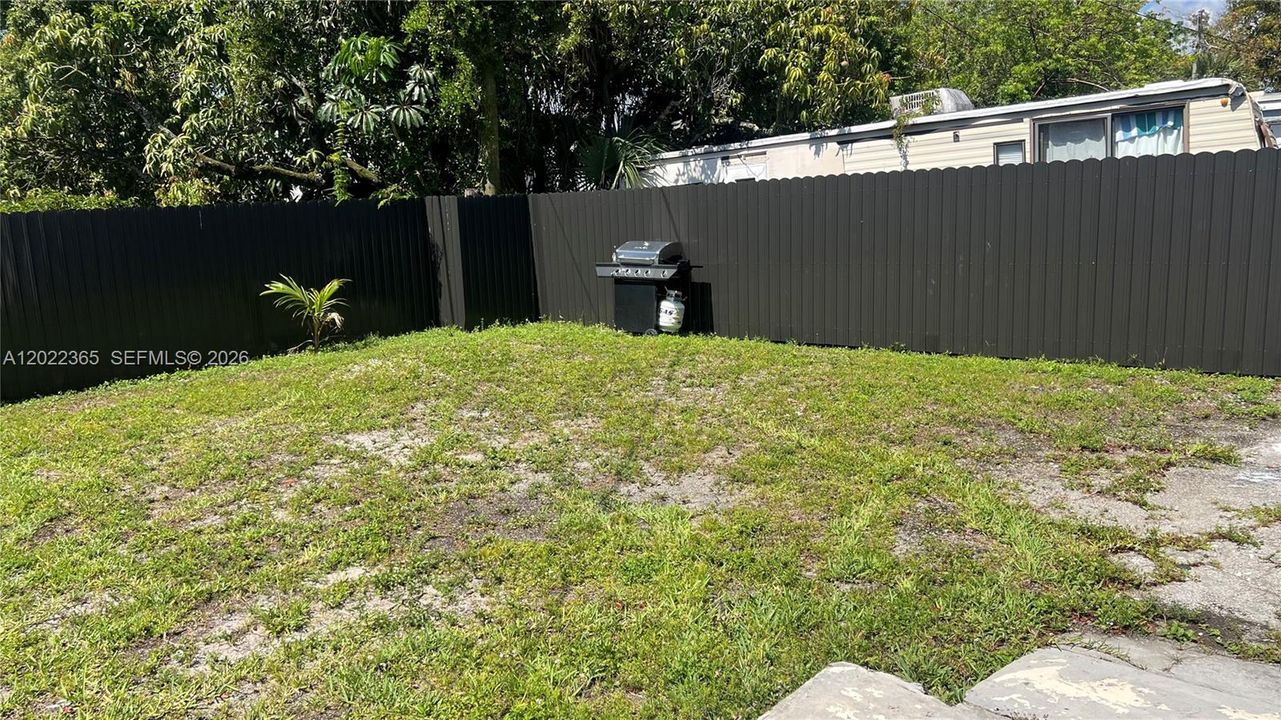 For Rent: $2,700 (2 beds, 1 baths, 750 Square Feet)