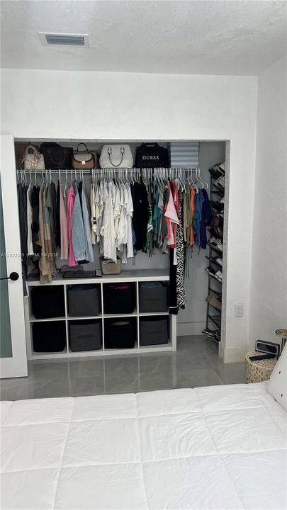 For Rent: $2,700 (2 beds, 1 baths, 750 Square Feet)