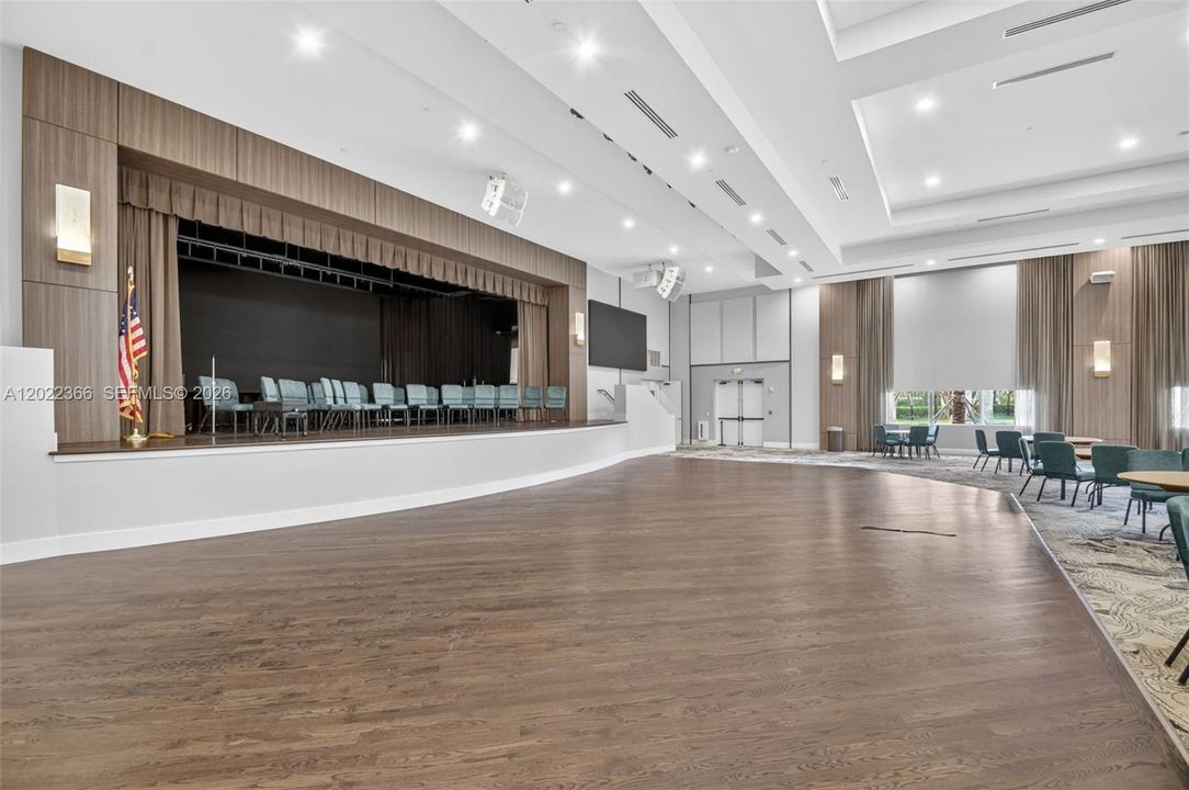 Activo con contrato: $749,991 (3 camas, 2 baños, 2142 Pies cuadrados)