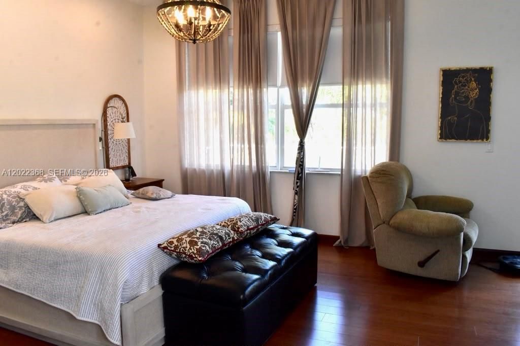 En Renta: $5,500 (4 camas, 3 baños, 2391 Pies cuadrados)