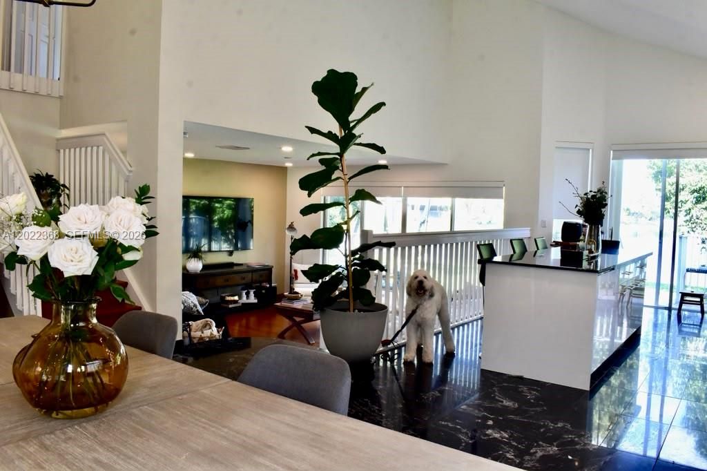 En Renta: $5,500 (4 camas, 3 baños, 2391 Pies cuadrados)
