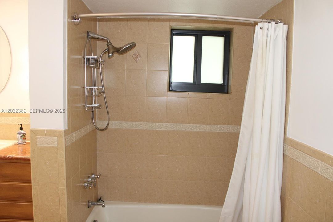 В аренду: $4,300 (4 спален, 2 ванн, 1750 Квадратных фут)