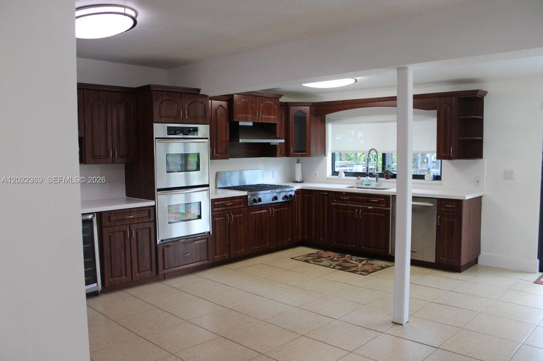 В аренду: $4,300 (4 спален, 2 ванн, 1750 Квадратных фут)