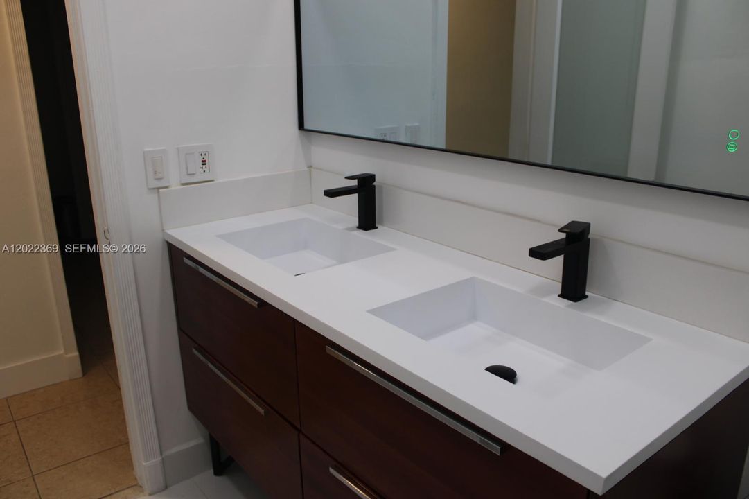 В аренду: $4,300 (4 спален, 2 ванн, 1750 Квадратных фут)