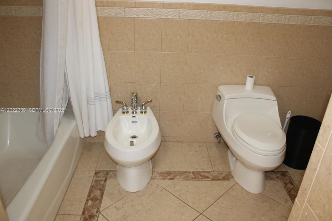 В аренду: $4,300 (4 спален, 2 ванн, 1750 Квадратных фут)