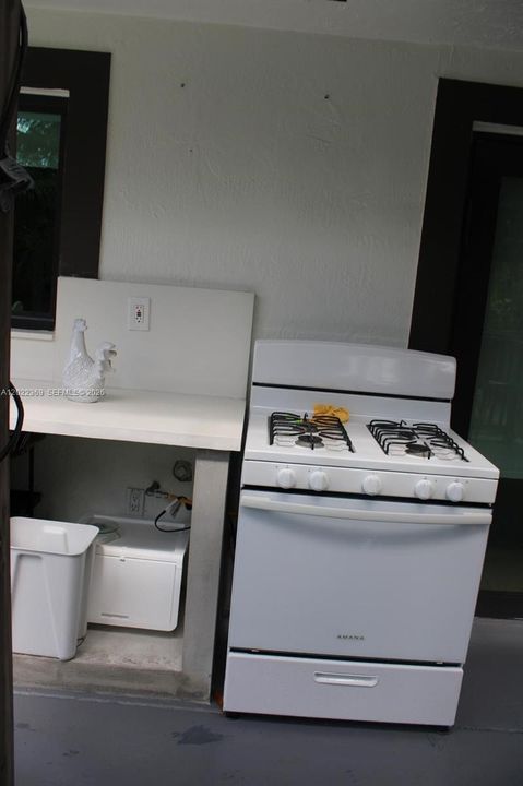 Outdoor gas range