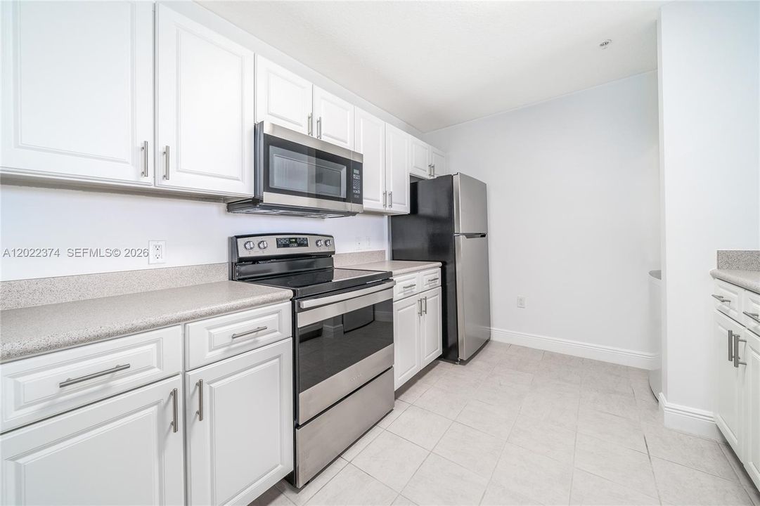 For Rent: $2,100 (1 beds, 1 baths, 719 Square Feet)