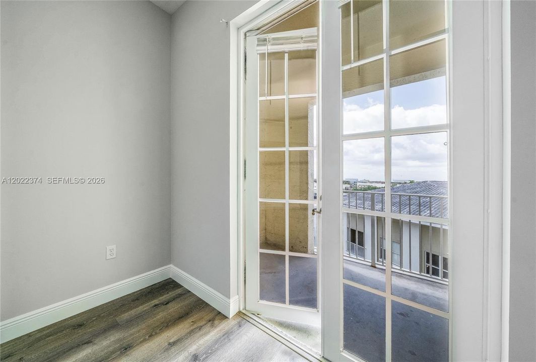 For Rent: $2,100 (1 beds, 1 baths, 719 Square Feet)