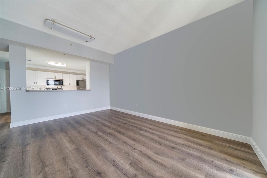 For Rent: $2,100 (1 beds, 1 baths, 719 Square Feet)