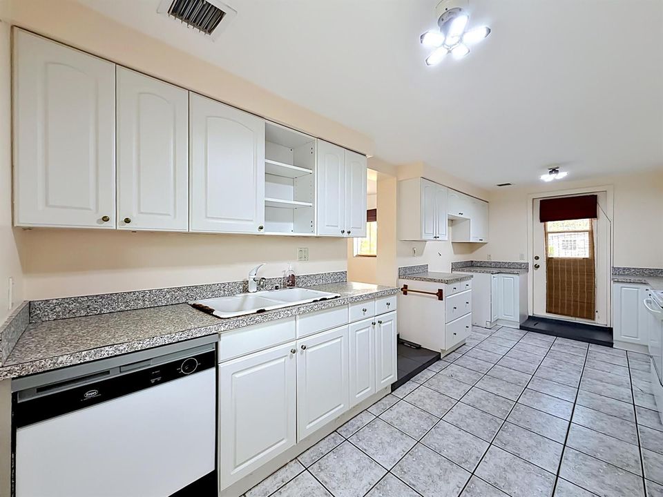 2066 Tarragon Road-37