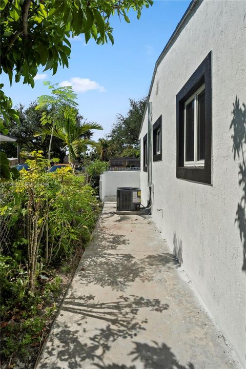 For Sale: $500,000 (3 beds, 1 baths, 1506 Square Feet)