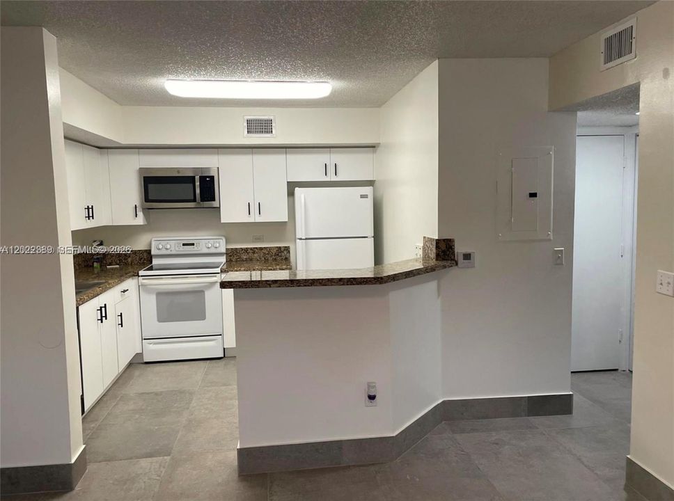 For Rent: $1,725 (1 beds, 1 baths, 659 Square Feet)