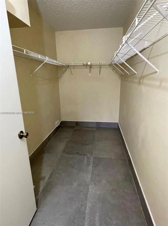 For Rent: $1,725 (1 beds, 1 baths, 659 Square Feet)
