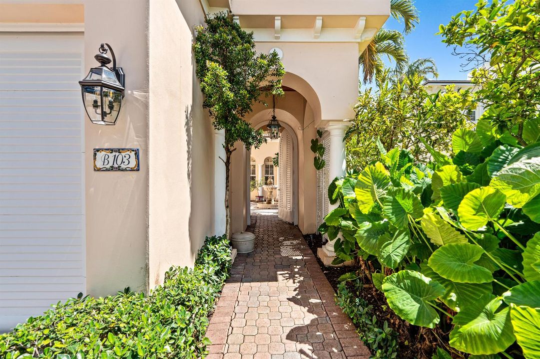 mls_ENTRANCE_WALKWAY
