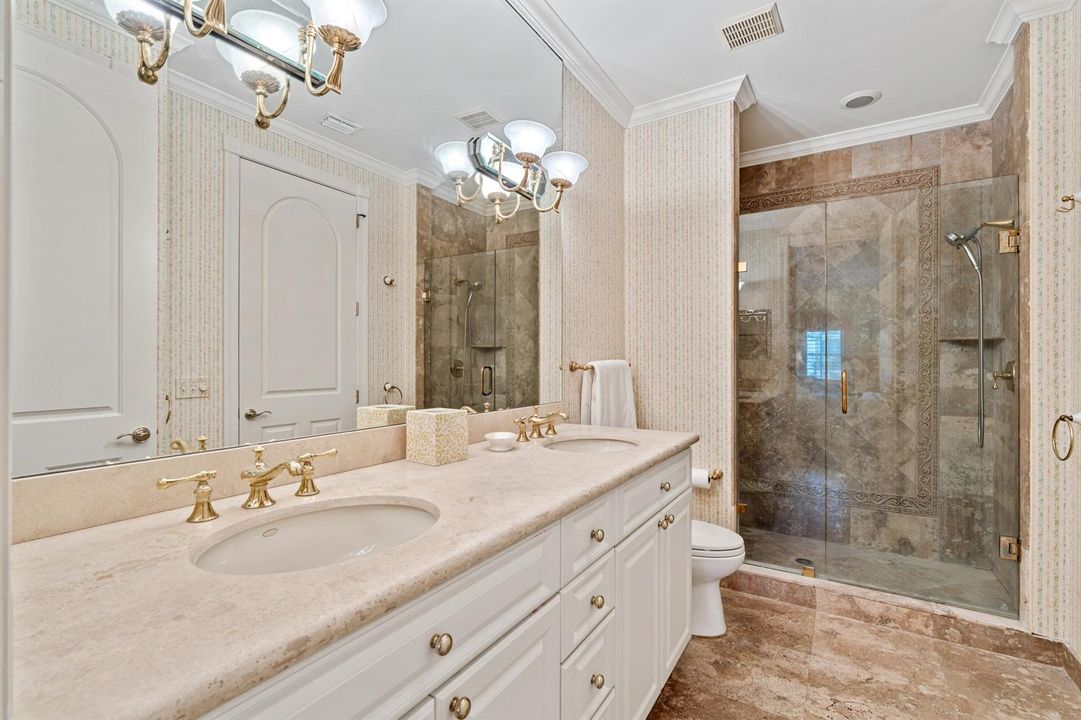 mls_GUEST_BATHROOM_RIGHT_ANGLE_2