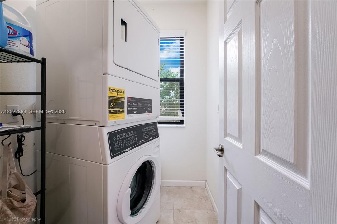 На продажу: $539,999 (5 спален, 2 ванн, 2492 Квадратных фут)