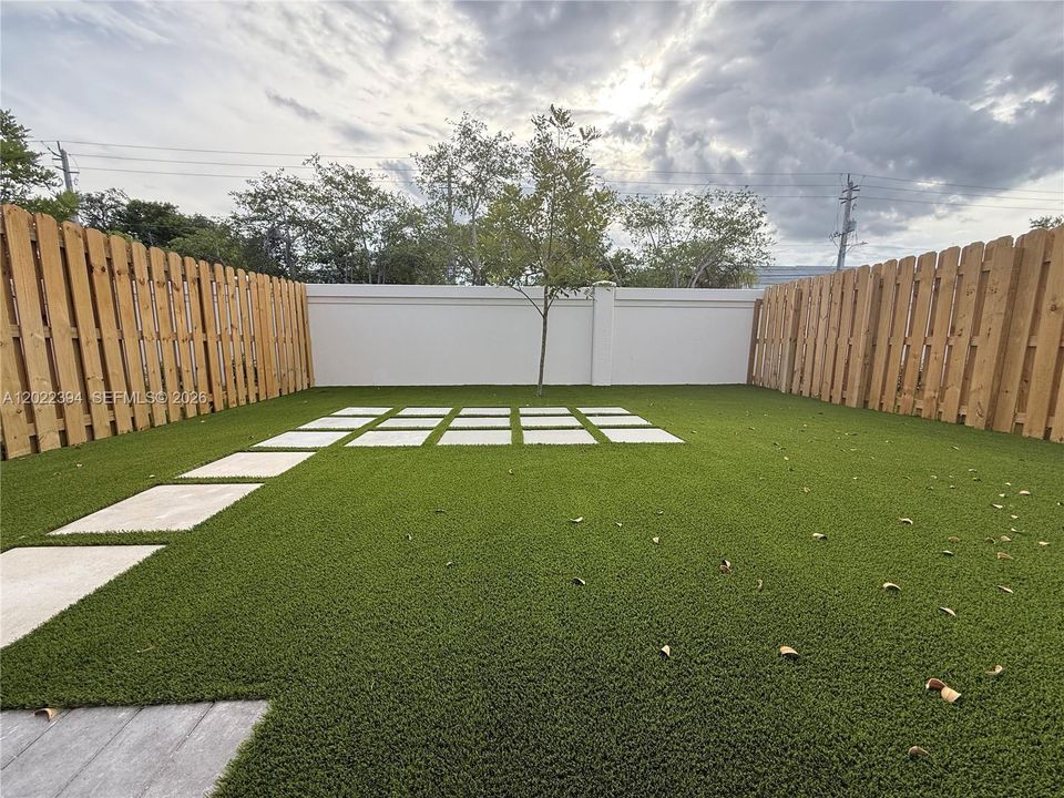 For Rent: $3,950 (3 beds, 2 baths, 1641 Square Feet)