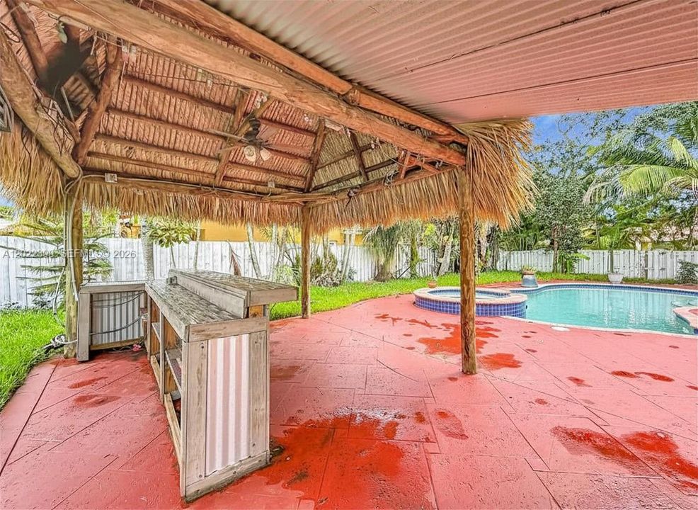 Activo con contrato: $774,000 (4 camas, 2 baños, 2256 Pies cuadrados)