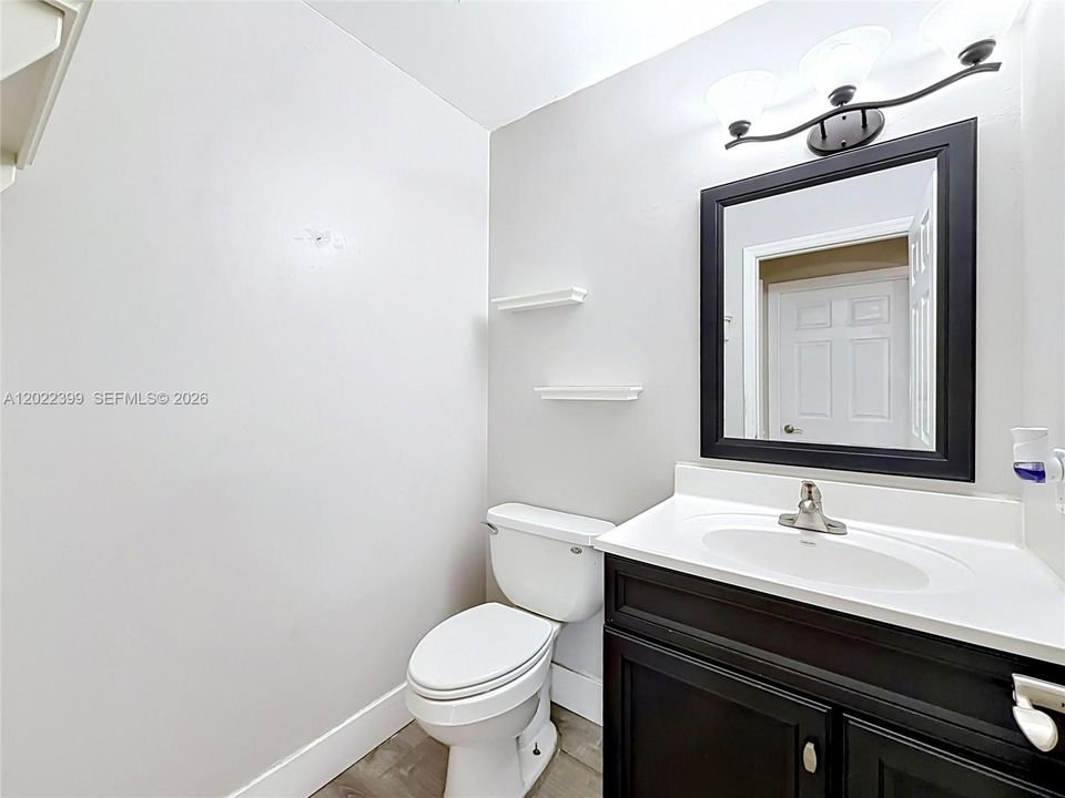 Activo con contrato: $774,000 (4 camas, 2 baños, 2256 Pies cuadrados)