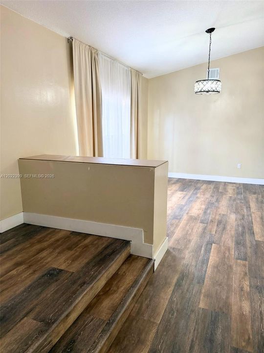 Activo con contrato: $774,000 (4 camas, 2 baños, 2256 Pies cuadrados)