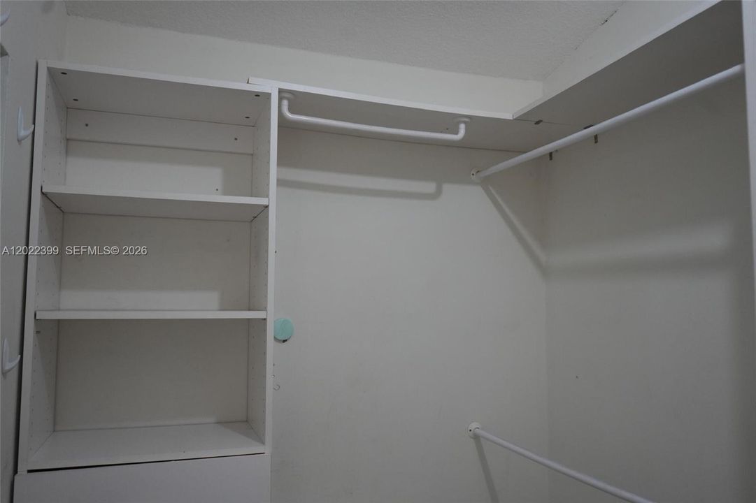 Activo con contrato: $774,000 (4 camas, 2 baños, 2256 Pies cuadrados)