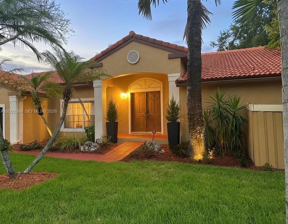 Activo con contrato: $774,000 (4 camas, 2 baños, 2256 Pies cuadrados)
